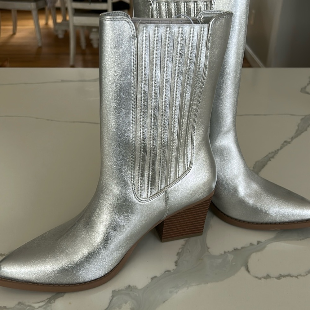 NWT Women’s boots